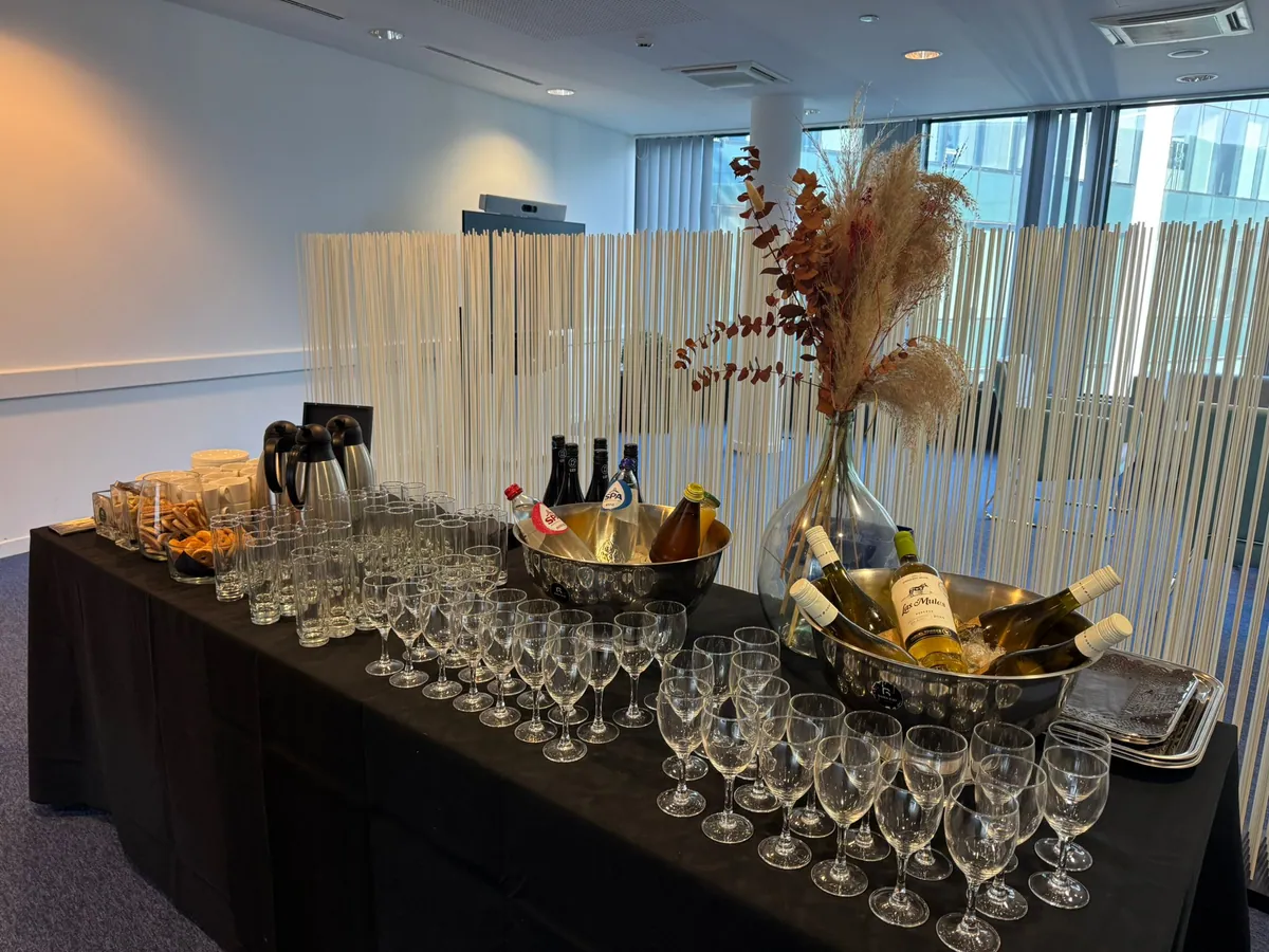 Glazen voor een zakelijke receptie